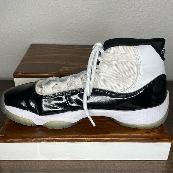 Nike AIR JORDAN 11 RETRO 'CONCORD' 2016 Size 7 Black and White - Picture 4 of 13